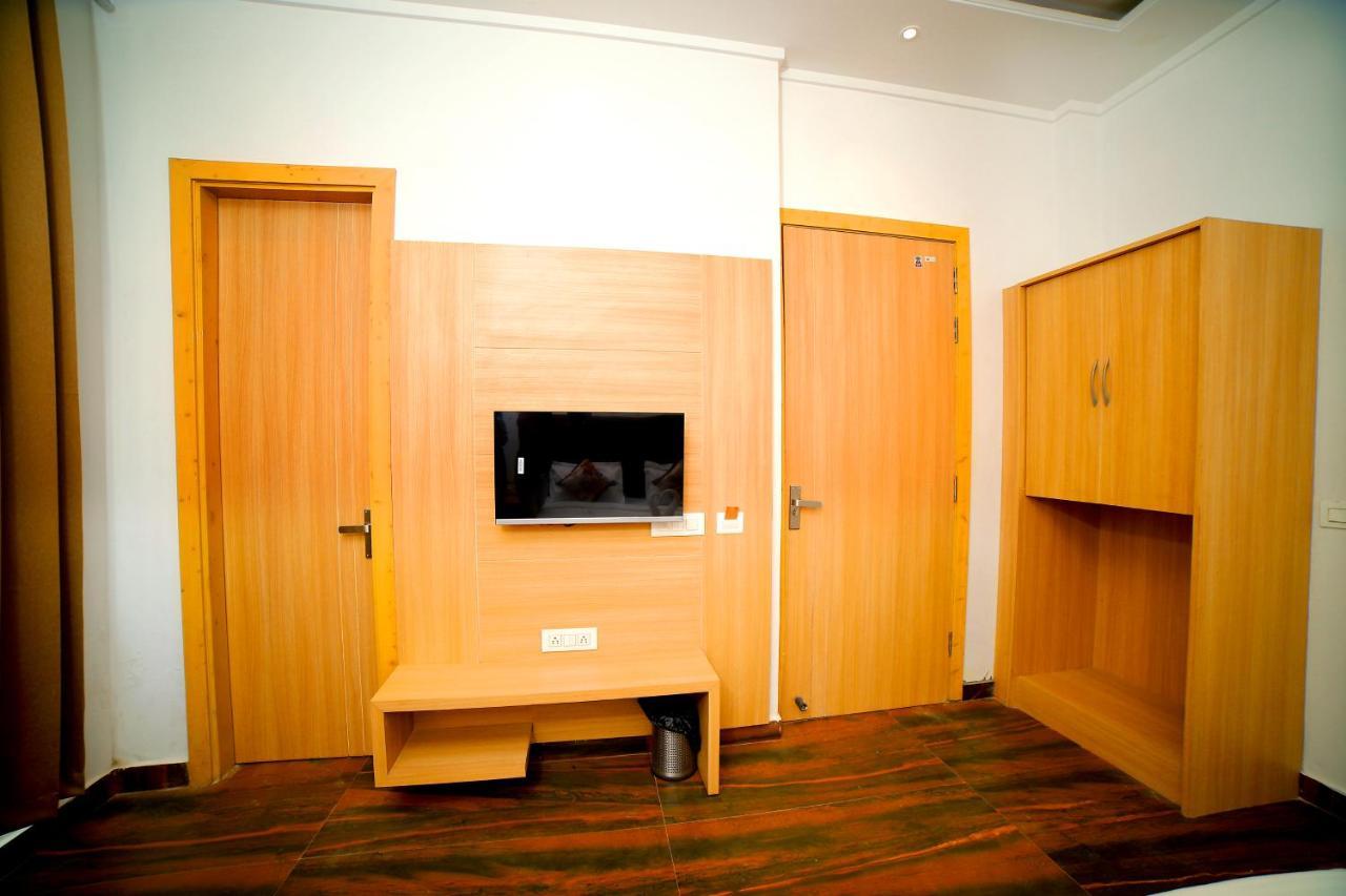 Hotel Diamond View Amritsar Esterno foto