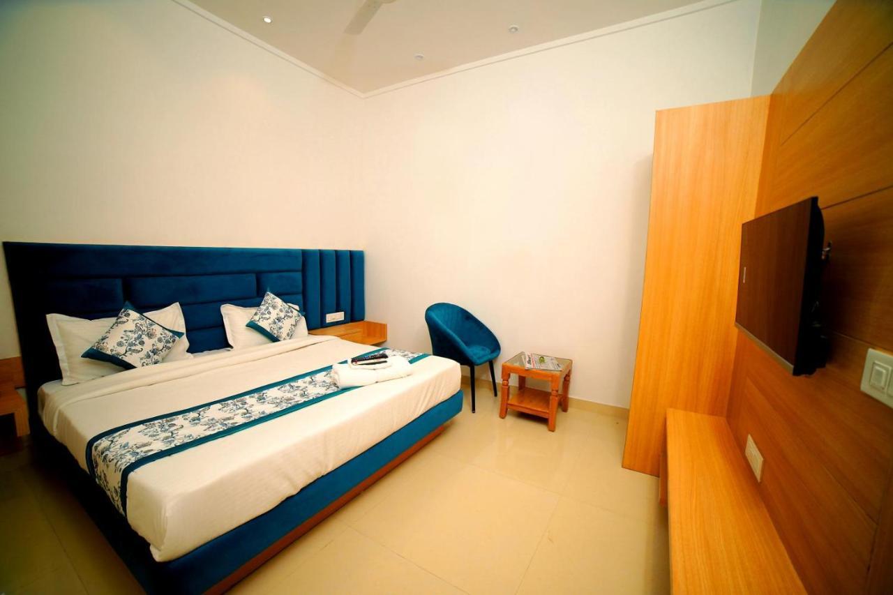 Hotel Diamond View Amritsar Esterno foto